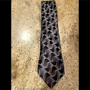 Kenneth Cole Reaction Tie. 100% Silk only worn a few times. Very very nice!
